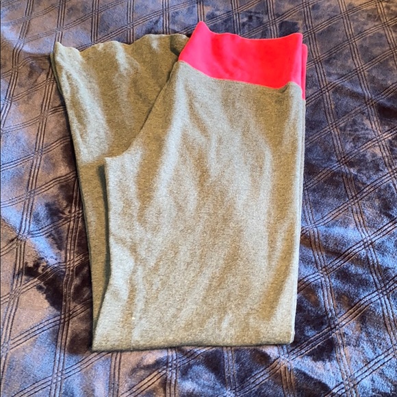 Victoria's Secret Pants - Grey and pink Victoria’s Secret yoga pant